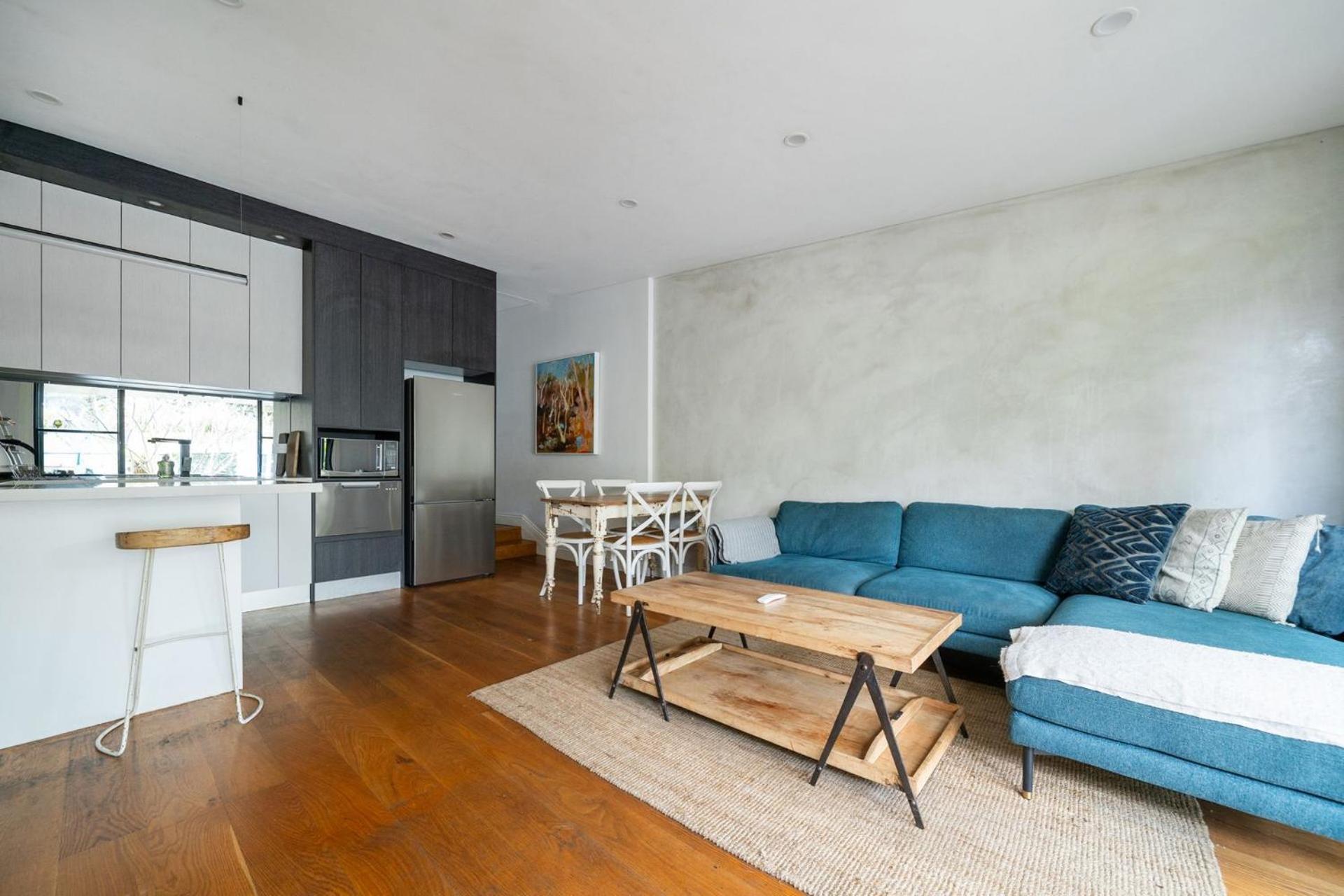 Cozy 3br W Relaxing Outdoor In Prime Location *