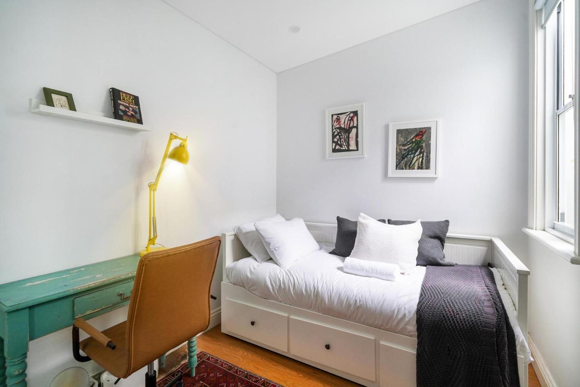 Cozy 3br W Relaxing Outdoor In Prime Location Homestay *