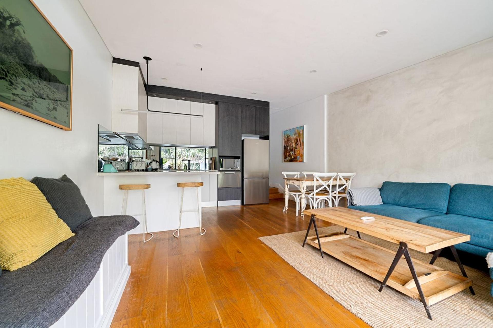 Cozy 3br W Relaxing Outdoor In Prime Location Homestay